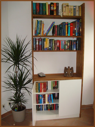 Bücherregal